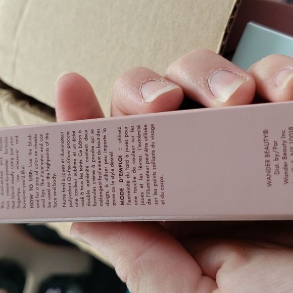 NEW Wander Beauty On-the-Glow Blush & Illuminator Stick Coral Rose/Nude NIB NEW - Picture 2 of 6